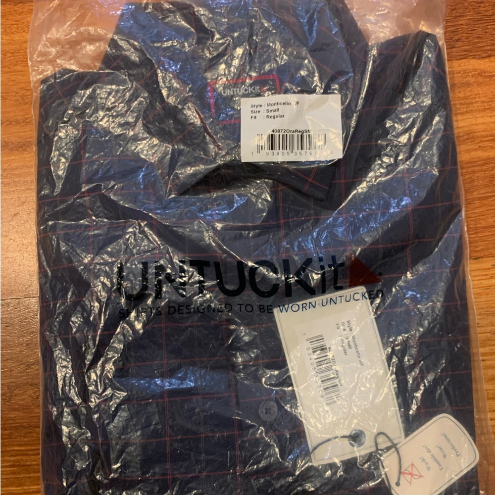UNTUCKIT SHIRT SIZE SMALL TRADITIONAL FIT NWT